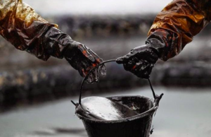 El petróleo se estanca entre la prima de guerra y el exceso de oferta